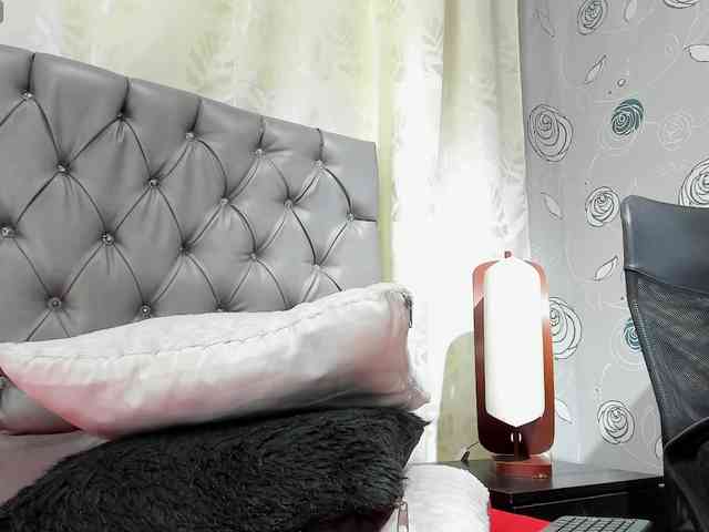lunaeva23 webcam