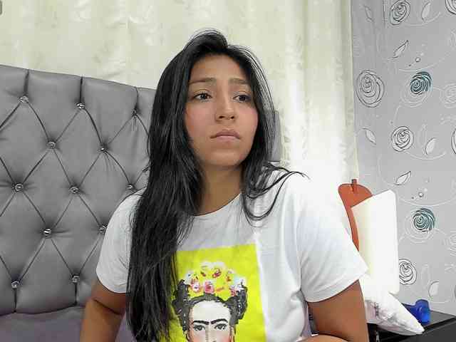 lunaeva23 webcam