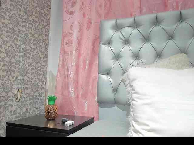 lunaeva23 webcam