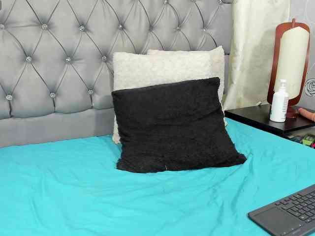 lunaeva23 webcam
