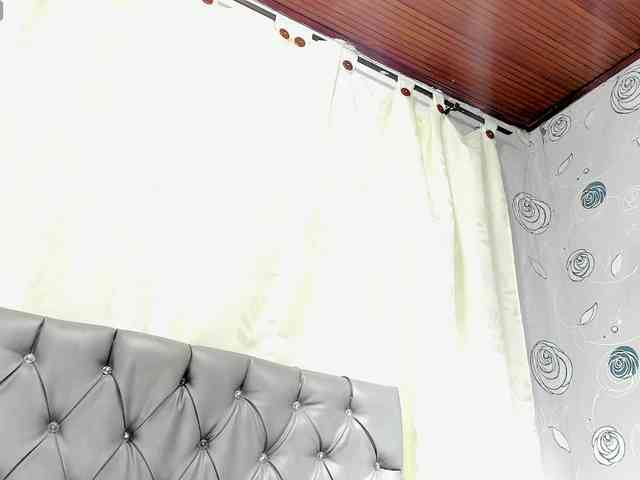 lunaeva23 webcam