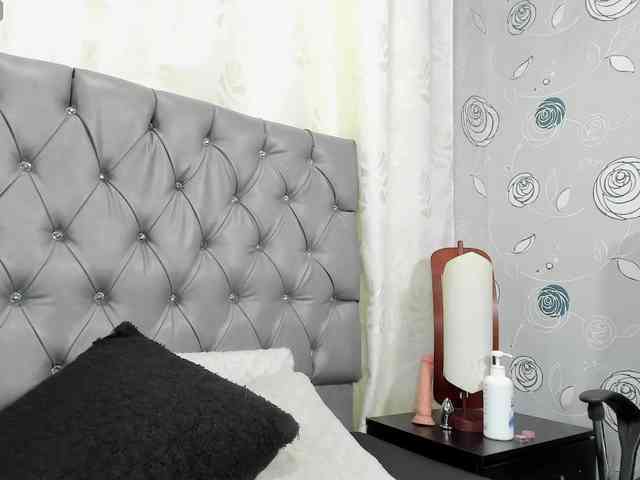 lunaeva23 webcam