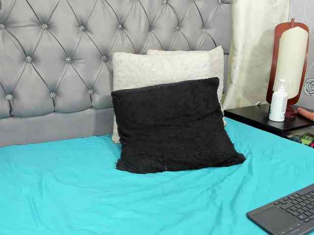 lunaeva23 webcam