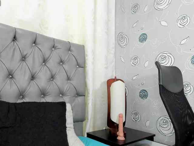 lunaeva23 webcam