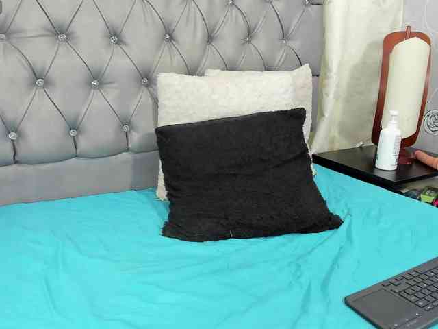lunaeva23 webcam