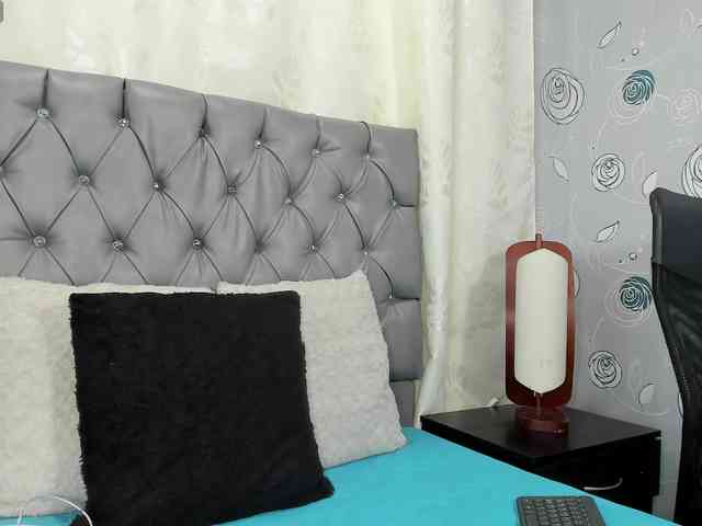 lunaeva23 webcam