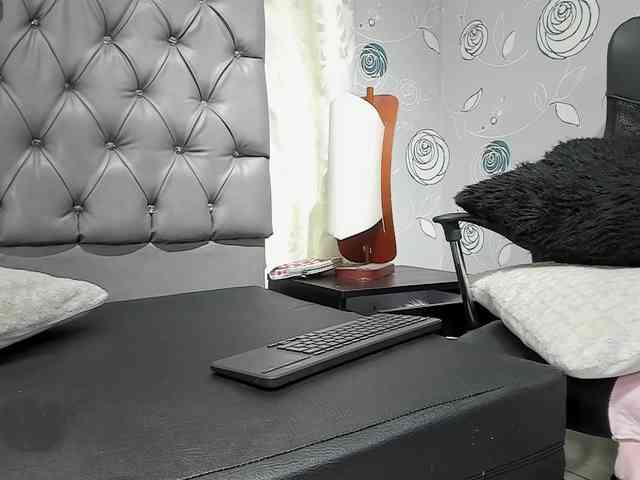 lunaeva23 webcam