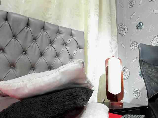 lunaeva23 webcam