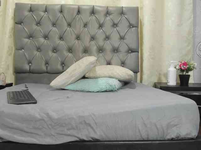 lunaeva23 Live Webcam on BongaCams