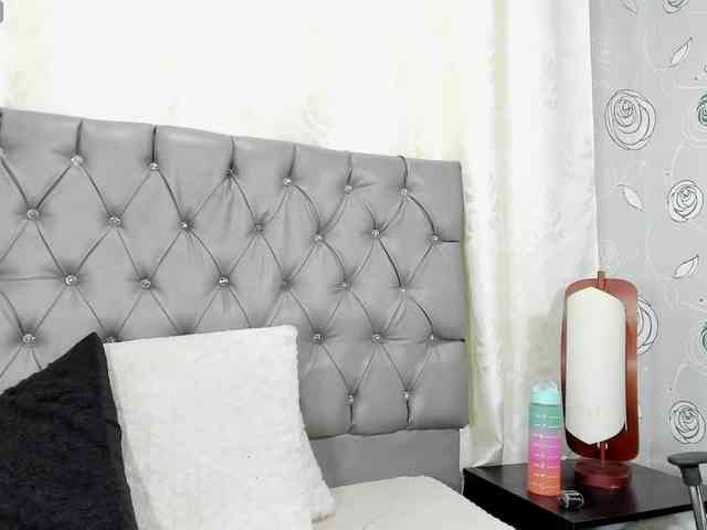 lunaeva23 webcam