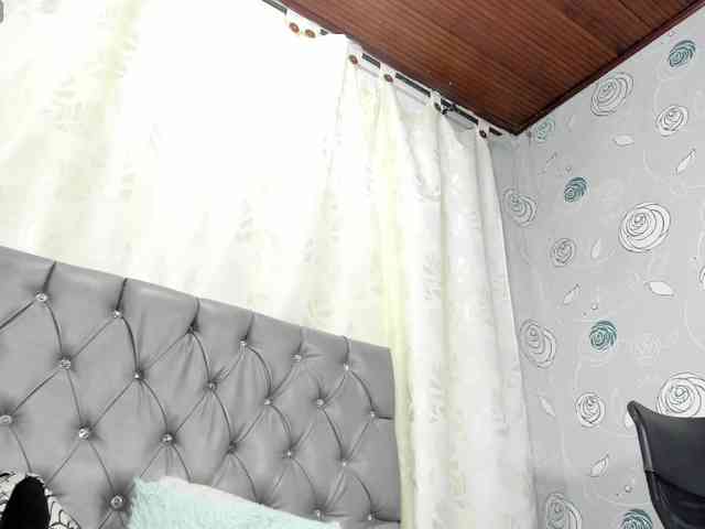 lunaeva23 Live Webcam on BongaCams