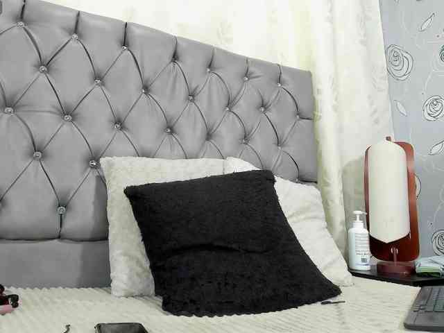 lunaeva23 webcam