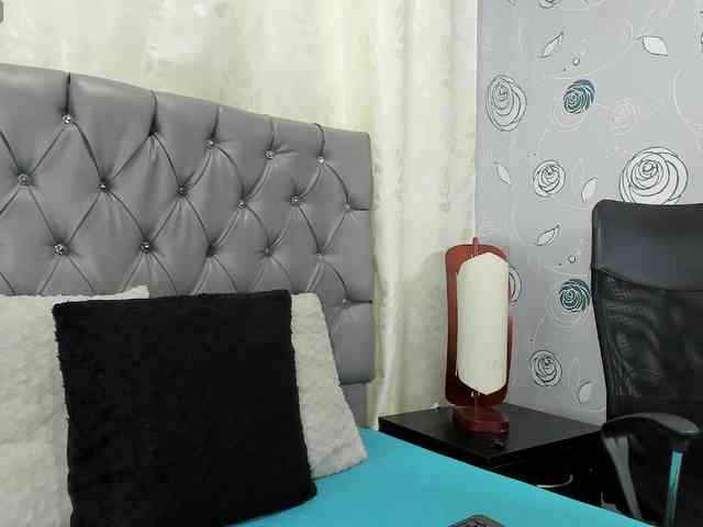 lunaeva23 webcam