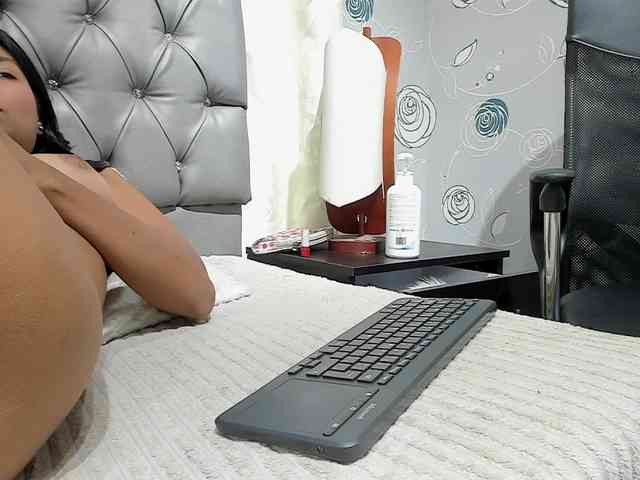 lunaeva23 webcam
