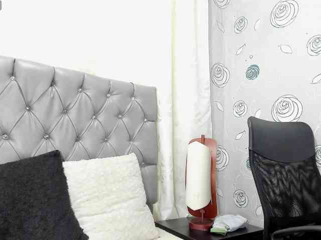 lunaeva23 webcam