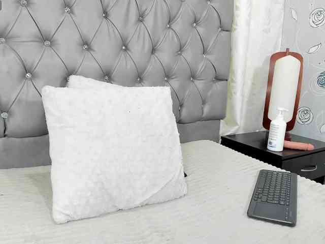 lunaeva23 webcam