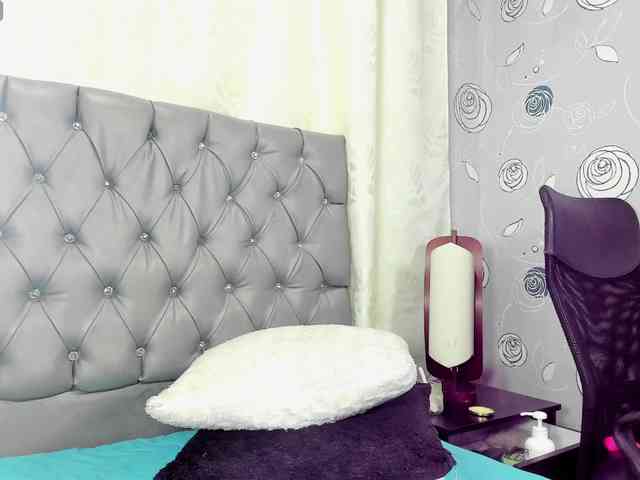 lunaeva23 webcam