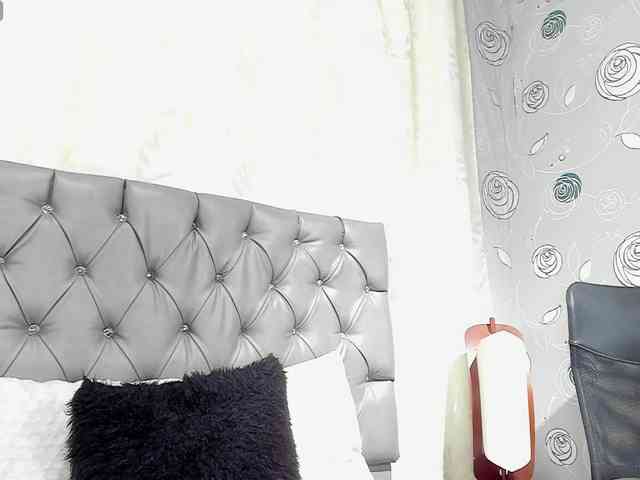 lunaeva23 webcam