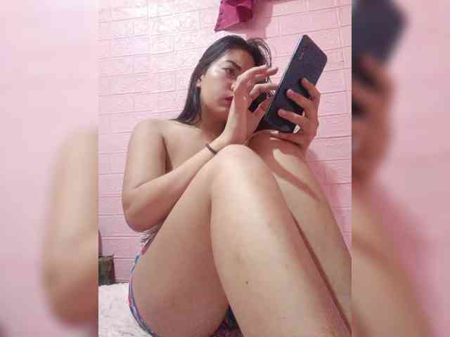 hornylittleprincess69 webcam