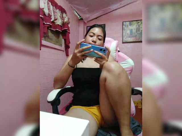 hornylittleprincess69 webcam