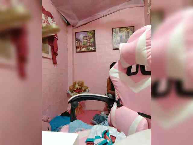 hornylittleprincess69 webcam