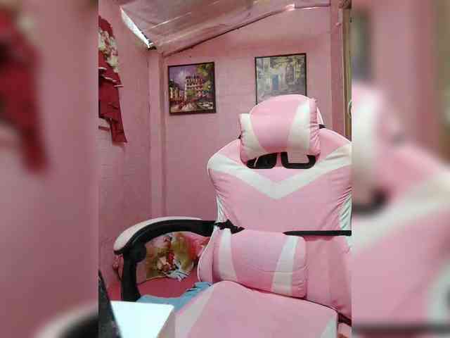 hornylittleprincess69 webcam