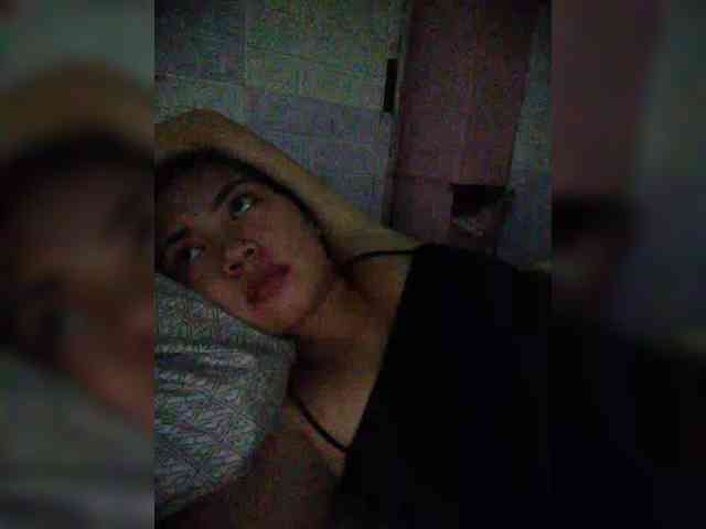 hornylittleprincess69 webcam