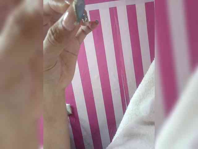 hornylittleprincess69 webcam