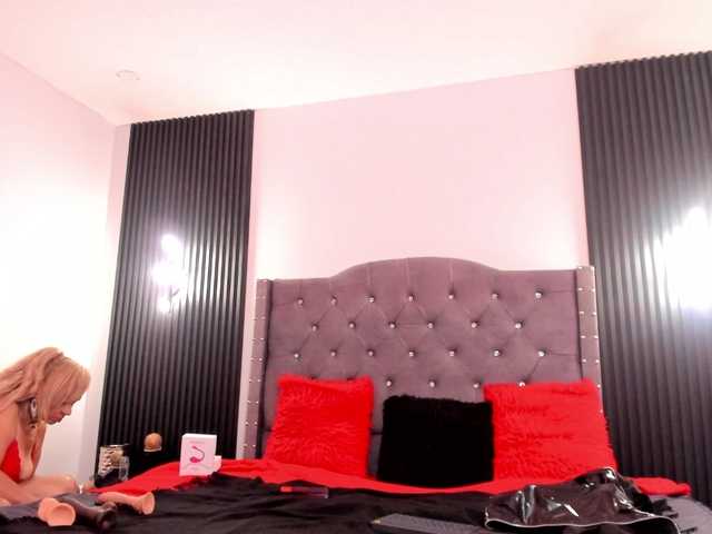 taylor-anastasia's BongaCams show and profile