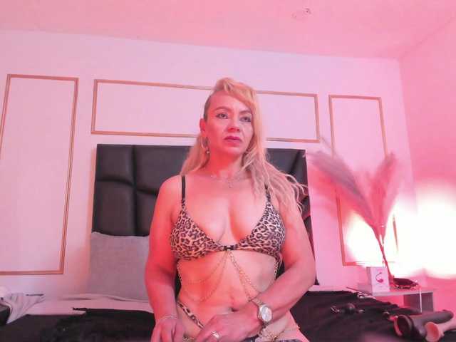 taylor-anastasia's BongaCams show and profile