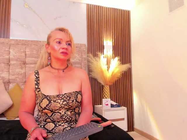 taylor-anastasia's BongaCams show and profile