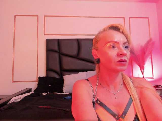 taylor-anastasia's BongaCams show and profile