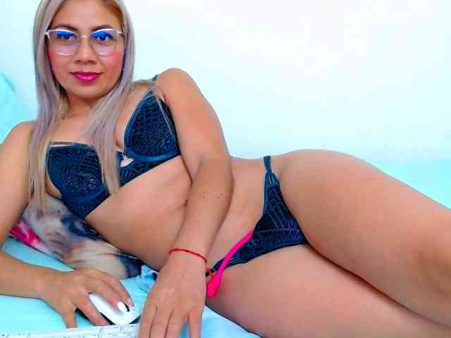 vickycandy webcam