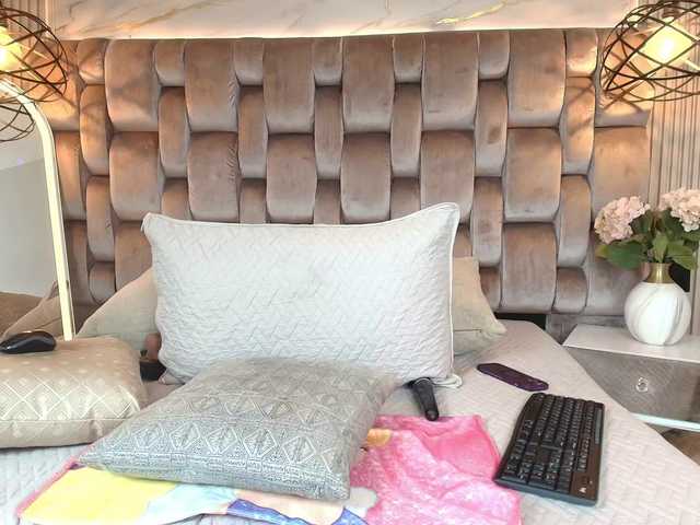 JeenSexy's BongaCams show and profile