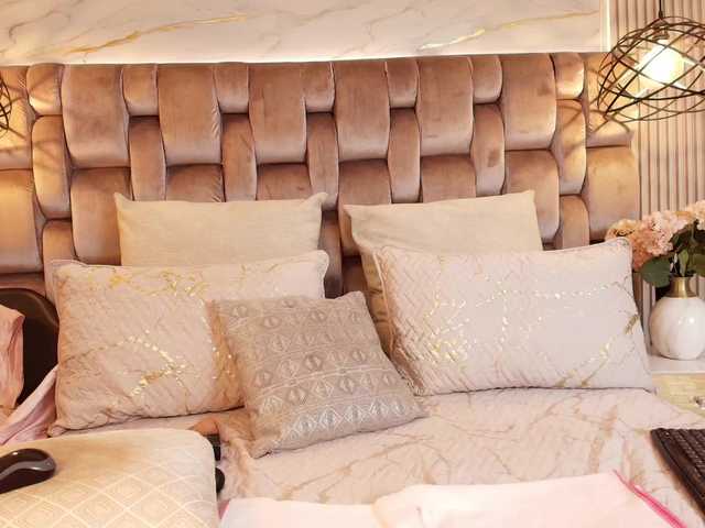 JeenSexy's BongaCams show and profile