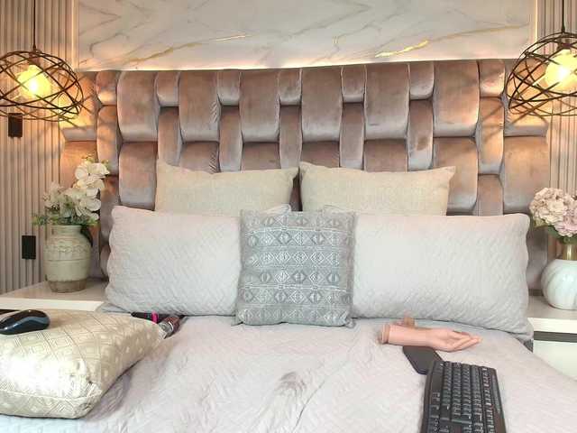 JeenSexy's BongaCams show and profile