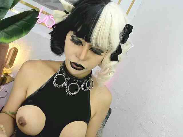 janecomanderts Live Webcam on BongaCams