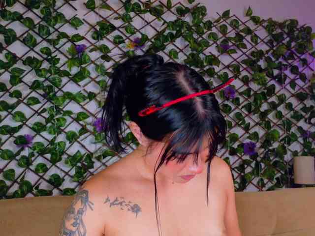 melody-cute10 webcam