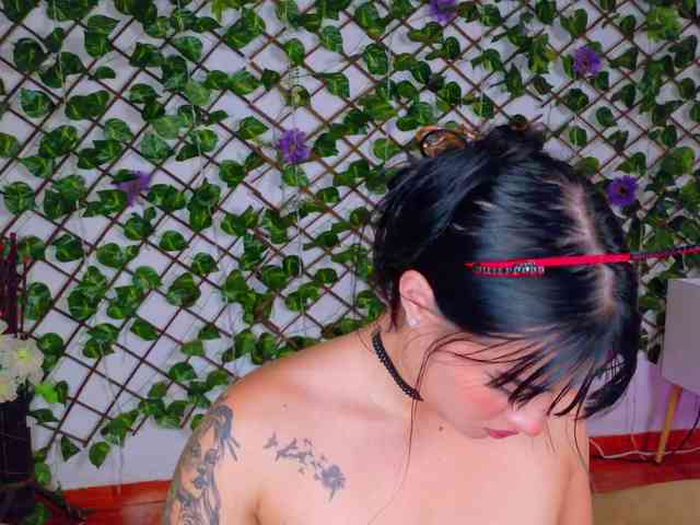 melody-cute10 webcam