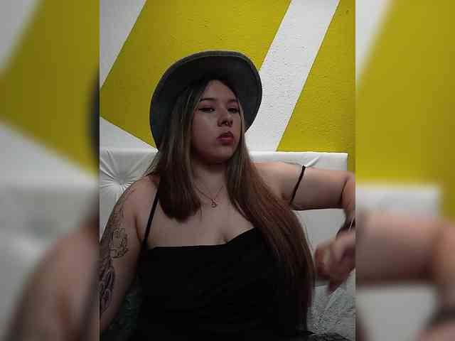 LinaBrowm webcam