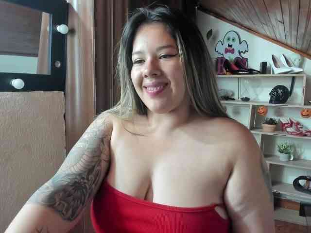 LinaBrowm webcam