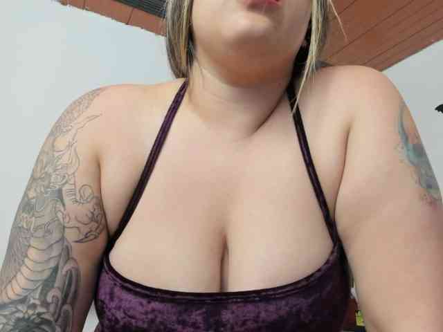 LinaBrowm webcam