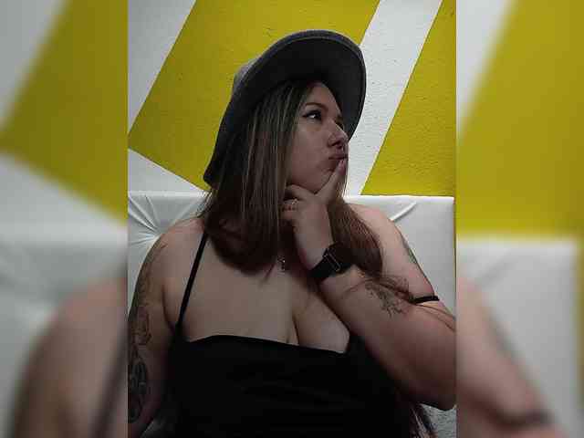 LinaBrowm webcam