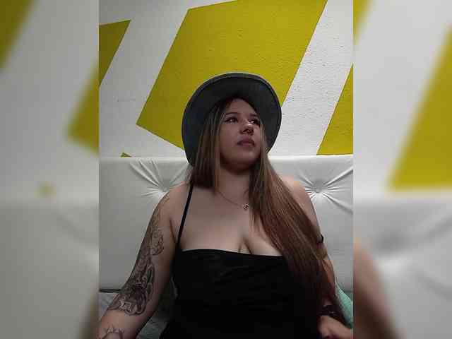 LinaBrowm webcam
