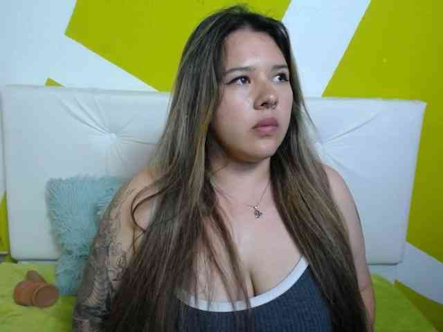 LinaBrowm webcam