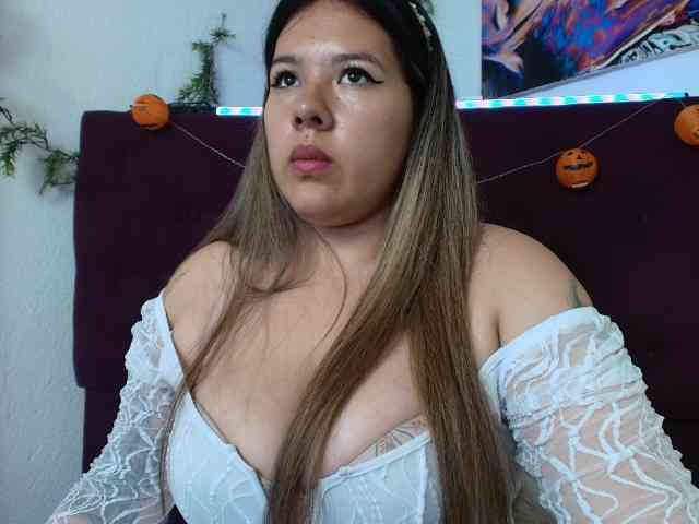 LinaBrowm webcam