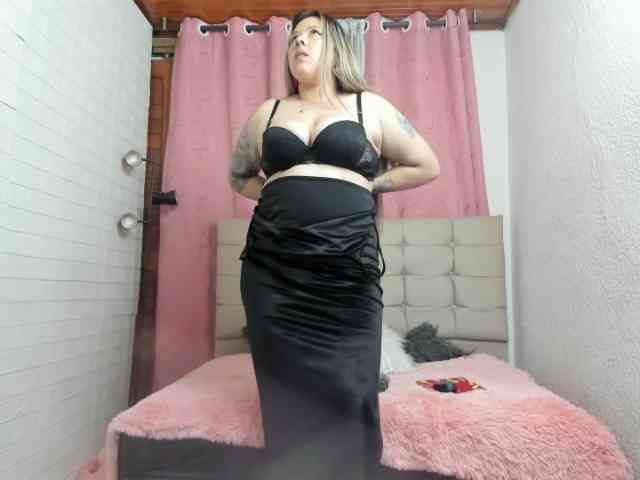 LinaBrowm webcam