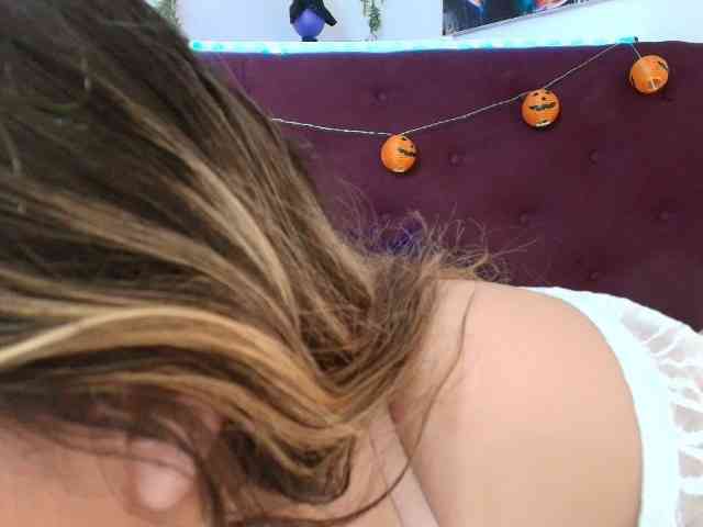 LinaBrowm webcam