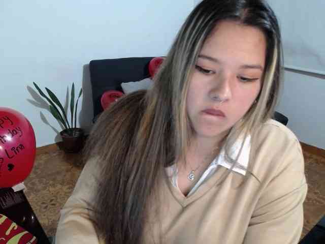 LinaBrowm webcam