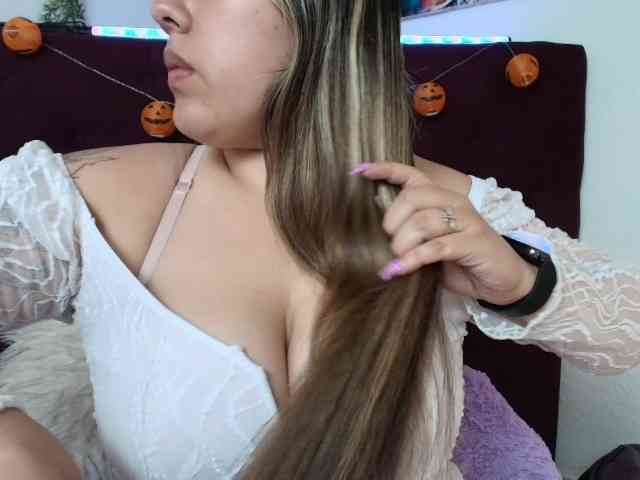 LinaBrowm webcam